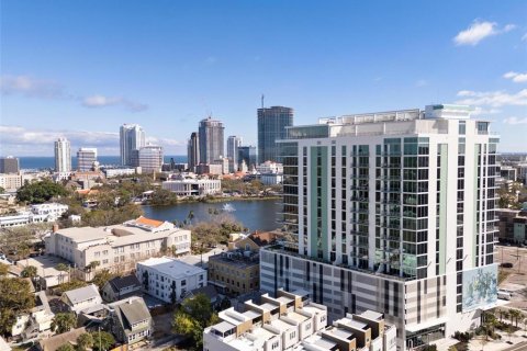 Condominio en venta en Saint Petersburg, Florida, 2 dormitorios, 189.24 m2 № 1656951 - foto 1