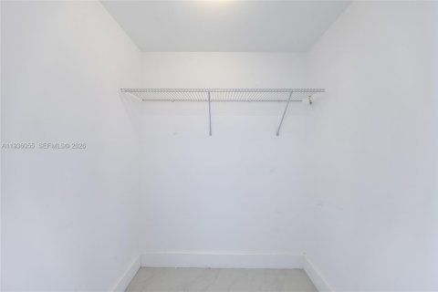 Condo in Miami, Florida, 2 bedrooms  № 1995274 - photo 17