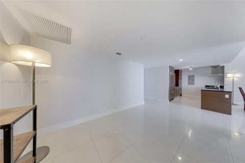 Condo in Miami, Florida, 2 bedrooms  № 1995274 - photo 7