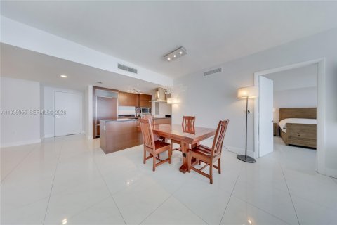 Condo in Miami, Florida, 2 bedrooms  № 1995274 - photo 5