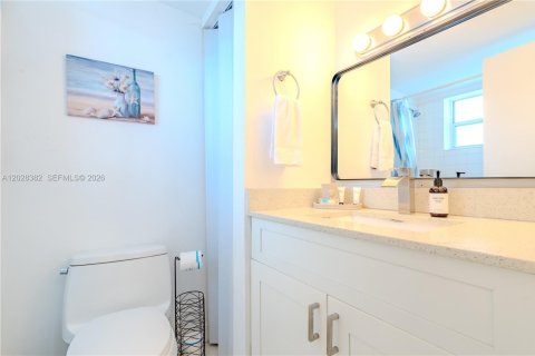 Condo in North Bay Village, Florida № 2257761 - photo 20