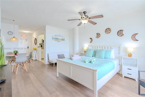 Condo in North Bay Village, Florida № 2257761 - photo 3