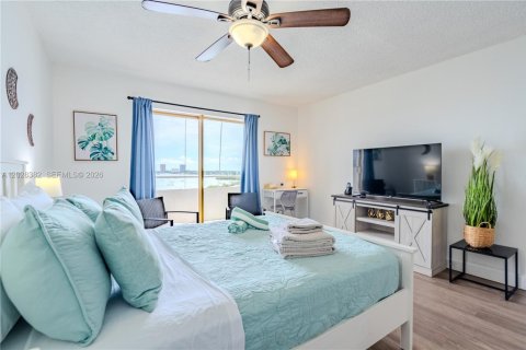 Condo in North Bay Village, Florida № 2257761 - photo 5