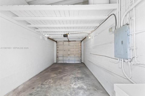 Villa ou maison à vendre à Miami, Floride: 3 chambres, 132.29 m2 № 2024876 - photo 30