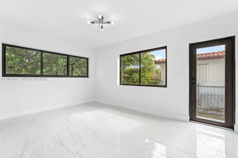 Villa ou maison à vendre à Miami, Floride: 3 chambres, 132.29 m2 № 2024876 - photo 21