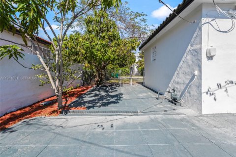 Villa ou maison à vendre à Miami, Floride: 3 chambres, 132.29 m2 № 2024876 - photo 26