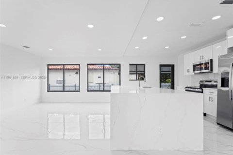 Villa ou maison à vendre à Miami, Floride: 3 chambres, 132.29 m2 № 2024876 - photo 5