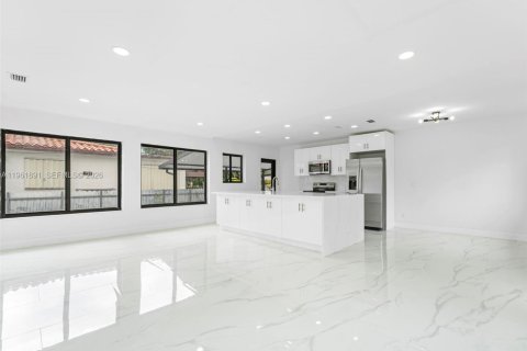 Villa ou maison à vendre à Miami, Floride: 3 chambres, 132.29 m2 № 2024876 - photo 12