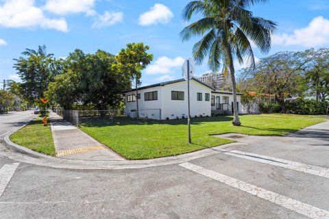 Villa ou maison à vendre à Miami, Floride: 3 chambres, 132.29 m2 № 2024876 - photo 3