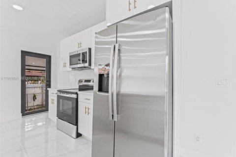Villa ou maison à vendre à Miami, Floride: 3 chambres, 132.29 m2 № 2024876 - photo 9