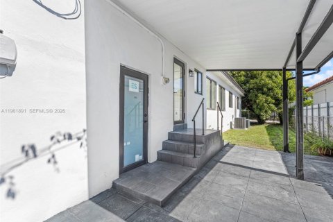 Villa ou maison à vendre à Miami, Floride: 3 chambres, 132.29 m2 № 2024876 - photo 29