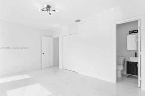 Villa ou maison à vendre à Miami, Floride: 3 chambres, 132.29 m2 № 2024876 - photo 22