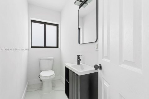 Villa ou maison à vendre à Miami, Floride: 3 chambres, 132.29 m2 № 2024876 - photo 17