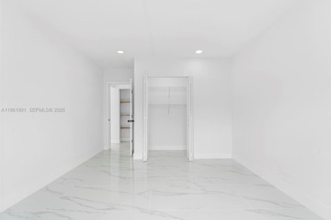 Villa ou maison à vendre à Miami, Floride: 3 chambres, 132.29 m2 № 2024876 - photo 16