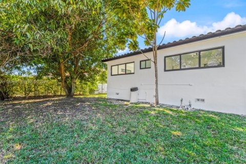Villa ou maison à vendre à Miami, Floride: 3 chambres, 132.29 m2 № 2024876 - photo 27