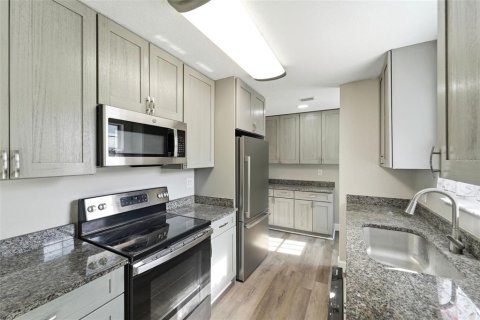 House in DeLand, Florida 3 bedrooms, 107.02 sq.m. № 2287644 - photo 11