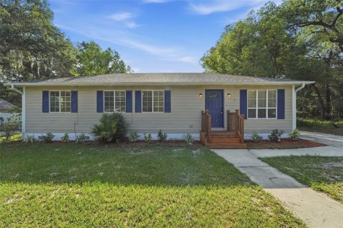 House in DeLand, Florida 3 bedrooms, 107.02 sq.m. № 2287644