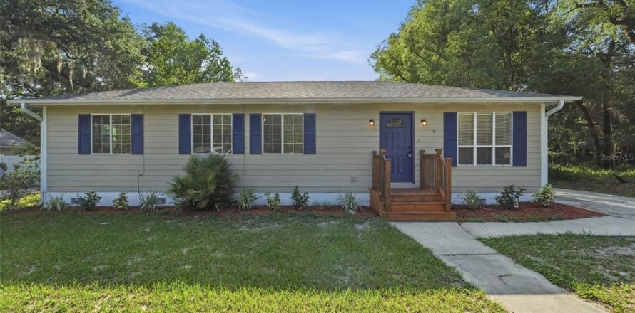 House in DeLand, Florida 3 bedrooms, 107.02 sq.m. № 2287644