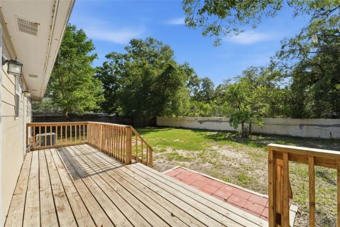 House in DeLand, Florida 3 bedrooms, 107.02 sq.m. № 2287644 - photo 22