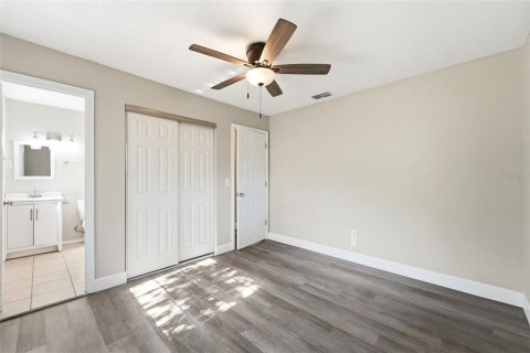 House in DeLand, Florida 3 bedrooms, 107.02 sq.m. № 2287644 - photo 14
