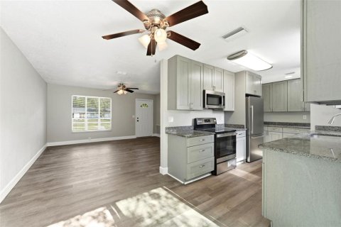 House in DeLand, Florida 3 bedrooms, 107.02 sq.m. № 2287644 - photo 8