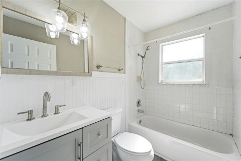House in DeLand, Florida 3 bedrooms, 107.02 sq.m. № 2287644 - photo 18