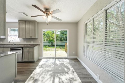 House in DeLand, Florida 3 bedrooms, 107.02 sq.m. № 2287644 - photo 7