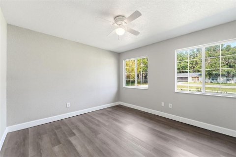 House in DeLand, Florida 3 bedrooms, 107.02 sq.m. № 2287644 - photo 16