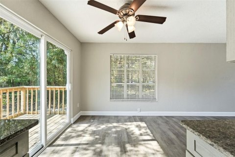 House in DeLand, Florida 3 bedrooms, 107.02 sq.m. № 2287644 - photo 9