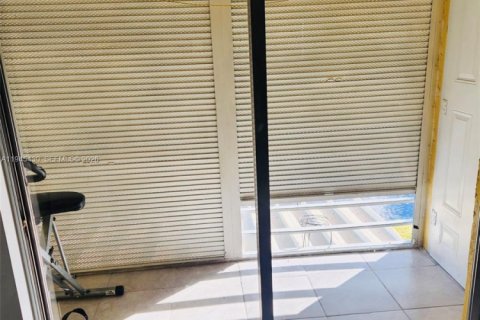 Copropriété à louer à Lauderhill, Floride: 2 chambres, 57.97 m2 № 2001978 - photo 2