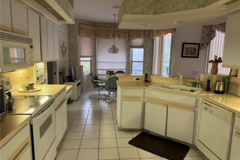House in Spring Hill, Florida 3 bedrooms, 257.34 sq.m. № 2433755 - photo 10
