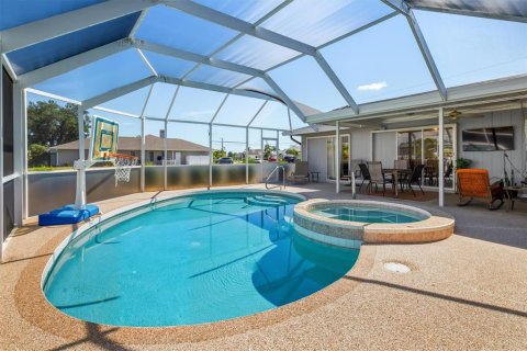 Villa ou maison à vendre à Punta Gorda, Floride: 3 chambres, 159.7 m2 № 2215363 - photo 2