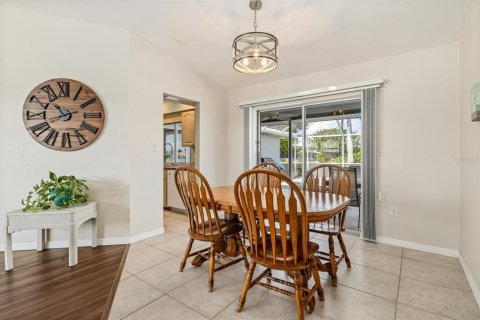 Villa ou maison à vendre à Punta Gorda, Floride: 3 chambres, 159.7 m2 № 2215363 - photo 13