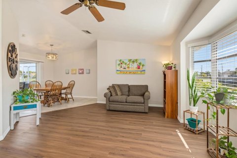 Villa ou maison à vendre à Punta Gorda, Floride: 3 chambres, 159.7 m2 № 2215363 - photo 5