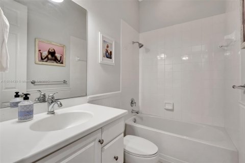 House in Jupiter, Florida 3 bedrooms, 194.82 sq.m. № 1770563 - photo 29