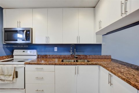 Condominio en venta en Davie, Florida, 2 dormitorios, 102.19 m2 № 1712867 - foto 2