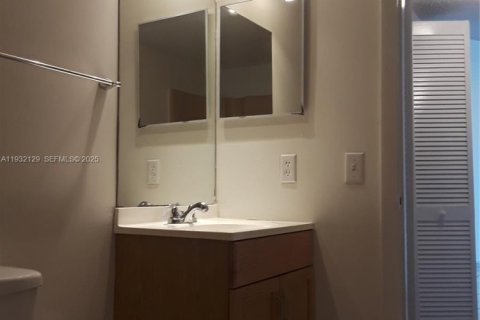 Снять в аренду кондоминиум в Мирамар, Флорида 2 спальни, 77.29м2, № 1990598 - фото 7