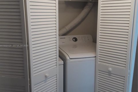 Снять в аренду кондоминиум в Мирамар, Флорида 2 спальни, 77.29м2, № 1990598 - фото 6