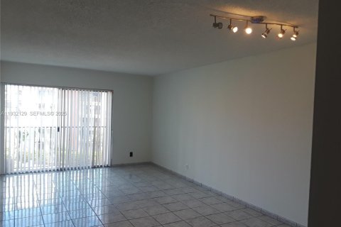 Снять в аренду кондоминиум в Мирамар, Флорида 2 спальни, 77.29м2, № 1990598 - фото 5