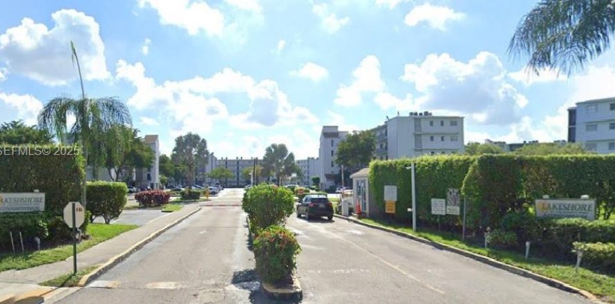 Кондоминиум с 2 спальнями в Мирамар, Флорида № 1990598