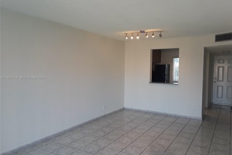 Снять в аренду кондоминиум в Мирамар, Флорида 2 спальни, 77.29м2, № 1990598 - фото 4