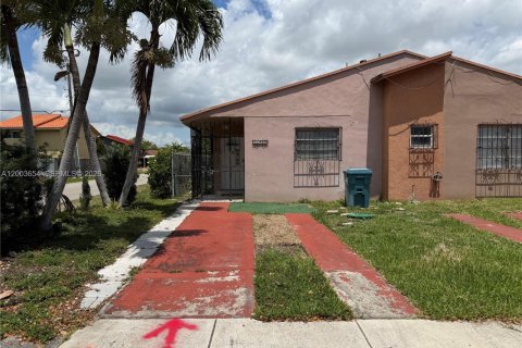 House in Sweetwater, Florida 2 bedrooms, 209.22 sq.m. № 2069165