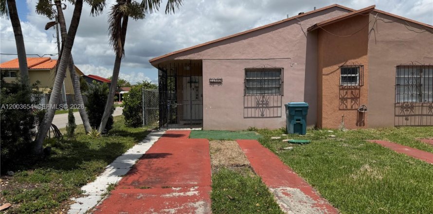 House in Sweetwater, Florida 2 bedrooms, 209.22 sq.m. № 2069165