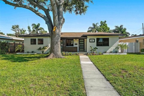 House in Saint Petersburg, Florida 2 bedrooms, 102.19 sq.m. № 1905001 - photo 2