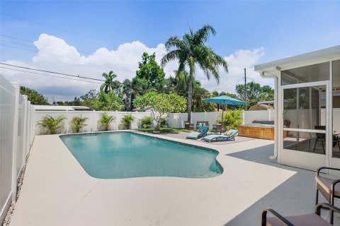 House in Saint Petersburg, Florida 2 bedrooms, 102.19 sq.m. № 1905001 - photo 23