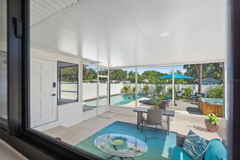 Villa ou maison à vendre à Saint Petersburg, Floride: 2 chambres, 102.19 m2 № 1905001 - photo 4