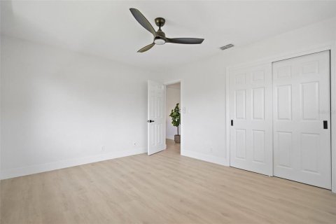 Villa ou maison à vendre à Saint Petersburg, Floride: 2 chambres, 102.19 m2 № 1905001 - photo 28