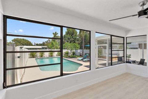 House in Saint Petersburg, Florida 2 bedrooms, 102.19 sq.m. № 1905001 - photo 22