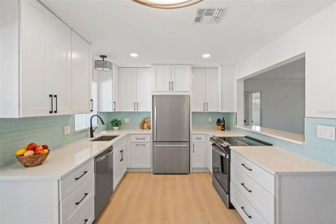 Casa en venta en Saint Petersburg, Florida, 2 dormitorios, 102.19 m2 № 1905001 - foto 14