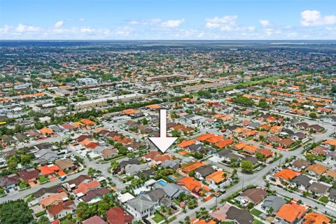 House in Miami, Florida 3 bedrooms, 141.68 sq.m. № 2066333 - photo 30